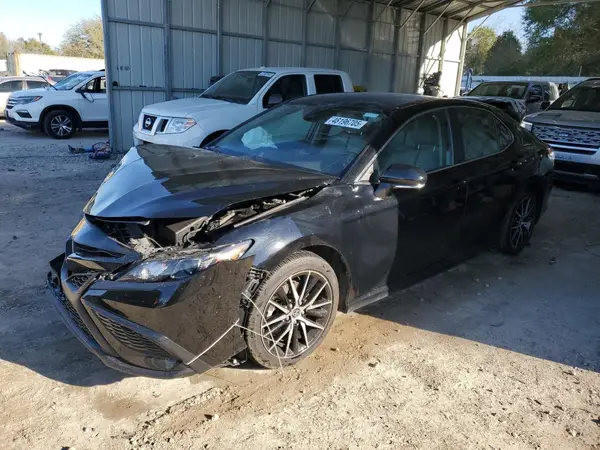 4T1G11AK8NU676824 2022 TOYOTA CAMRY - Image 1