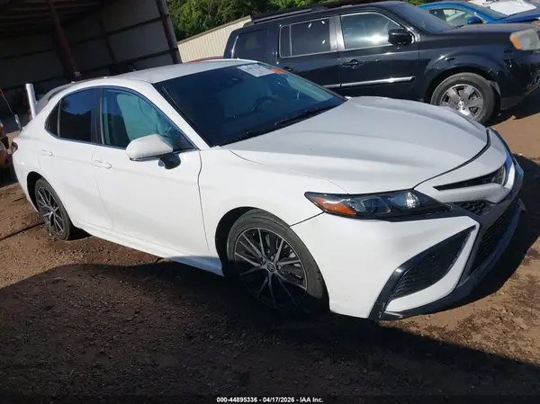 4T1G11AK8NU676905 2022 TOYOTA CAMRY - Image 1