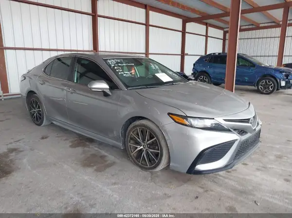 4T1G11AK8NU676967 2022 TOYOTA CAMRY - Image 1