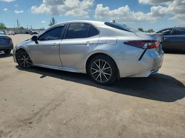 4T1G11AK8NU678847 2022 TOYOTA CAMRY - Image 2