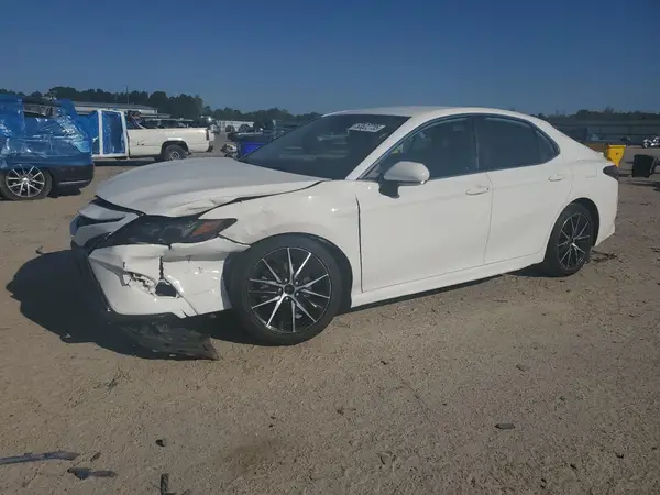 4T1G11AK8NU679402 2022 TOYOTA CAMRY - Image 1
