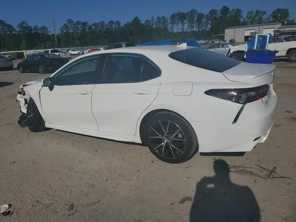 4T1G11AK8NU679402 2022 TOYOTA CAMRY - Image 2