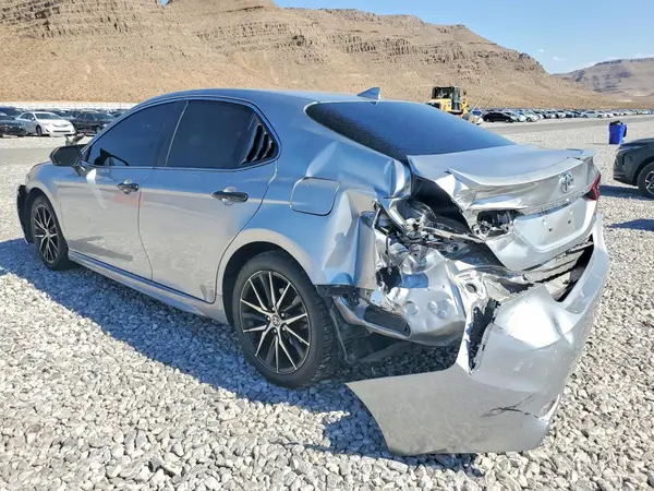 4T1G11AK8NU680629 2022 TOYOTA CAMRY - Image 2