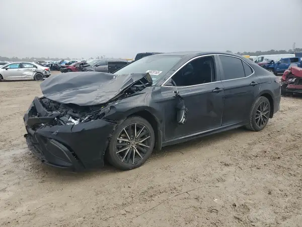 4T1G11AK8NU681098 2022 TOYOTA CAMRY - Image 1