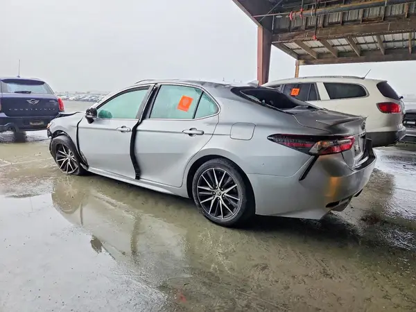 4T1G11AK8NU684521 2022 TOYOTA CAMRY - Image 2