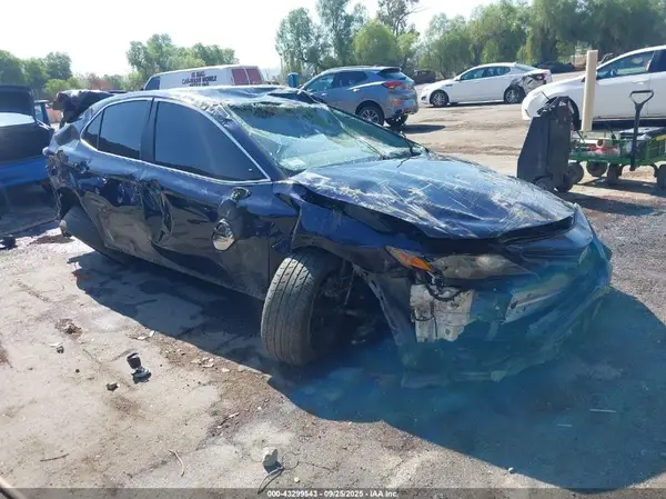 4T1G11AK8NU684616 2022 TOYOTA CAMRY - Image 1