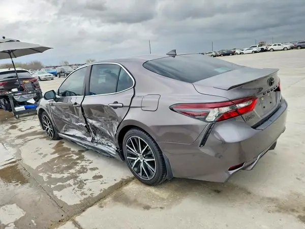 4T1G11AK8NU685507 2022 TOYOTA CAMRY - Image 2