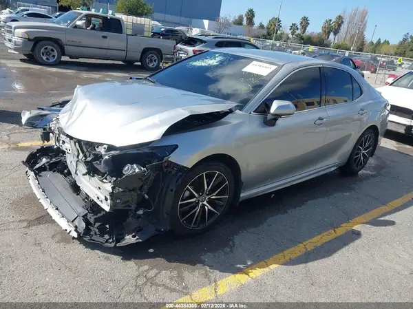 4T1G11AK8NU687421 2022 TOYOTA CAMRY - Image 2