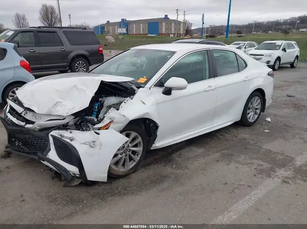 4T1G11AK8NU687998 2022 TOYOTA CAMRY - Image 2