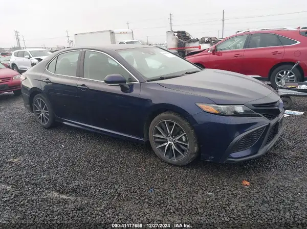 4T1G11AK8NU689041 2022 TOYOTA CAMRY - Image 1