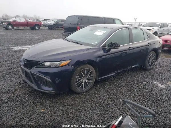 4T1G11AK8NU689041 2022 TOYOTA CAMRY - Image 2