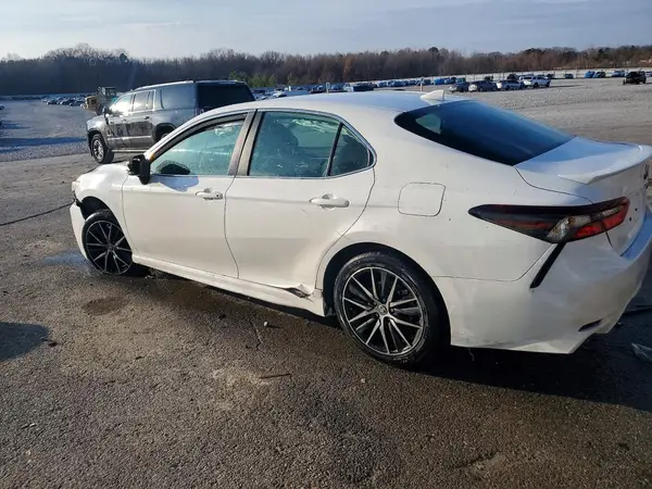 4T1G11AK8NU689217 2022 TOYOTA CAMRY - Image 2