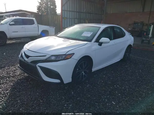 4T1G11AK8NU689847 2022 TOYOTA CAMRY - Image 2