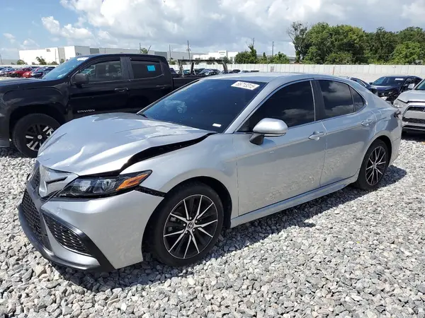 4T1G11AK8NU690674 2022 TOYOTA CAMRY - Image 1