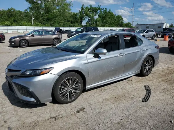4T1G11AK8NU692957 2022 TOYOTA CAMRY - Image 1