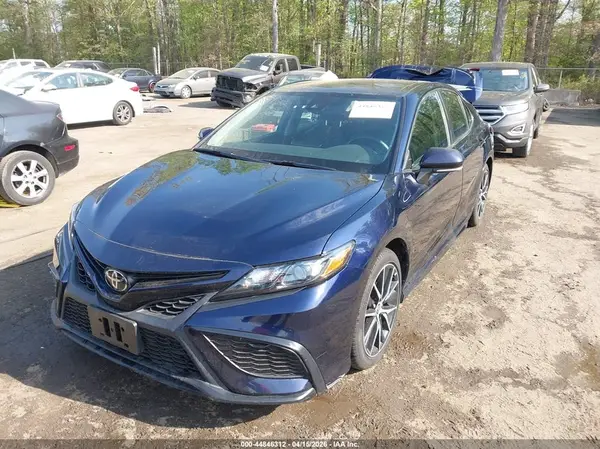 4T1G11AK8NU693753 2022 TOYOTA CAMRY - Image 2