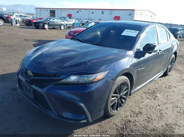 4T1G11AK8NU695020 2022 TOYOTA CAMRY - Image 2