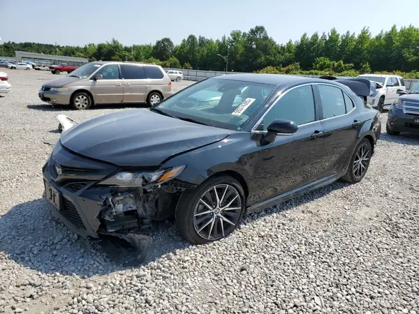 4T1G11AK8NU695194 2022 TOYOTA CAMRY - Image 1