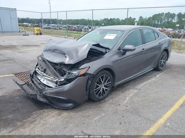 4T1G11AK8NU696202 2022 TOYOTA CAMRY - Image 2