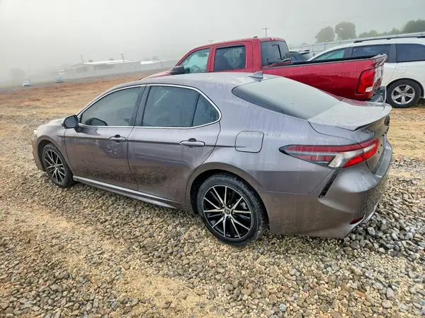 4T1G11AK8NU696331 2022 TOYOTA CAMRY - Image 2