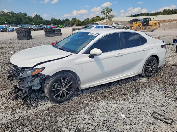 4T1G11AK8NU697642 2022 TOYOTA CAMRY - Image 1