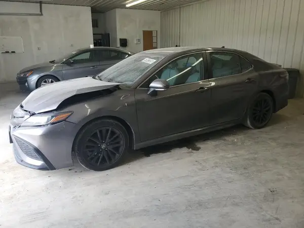 4T1G11AK8NU698435 2022 TOYOTA CAMRY - Image 1