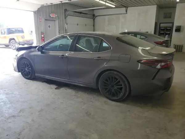 4T1G11AK8NU698435 2022 TOYOTA CAMRY - Image 2