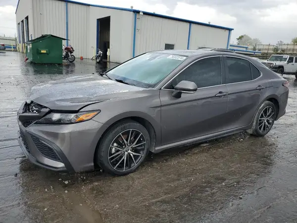 4T1G11AK8NU699407 2022 TOYOTA CAMRY - Image 1