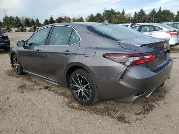 4T1G11AK8NU700586 2022 TOYOTA CAMRY - Image 2