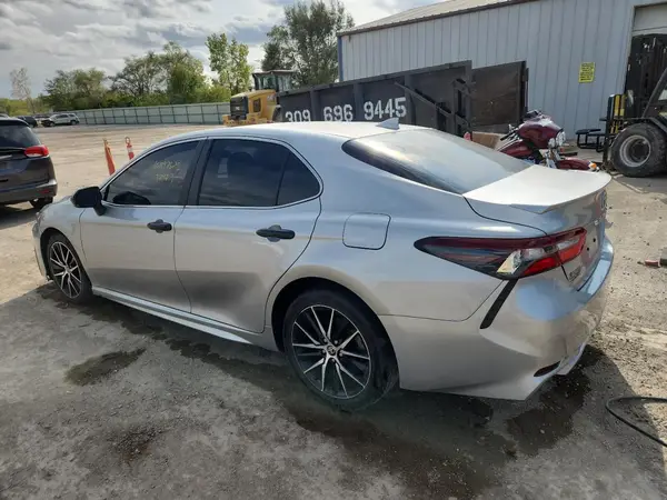 4T1G11AK8NU700667 2022 TOYOTA CAMRY - Image 2