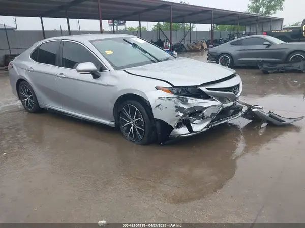 4T1G11AK8NU702340 2022 TOYOTA CAMRY - Image 1