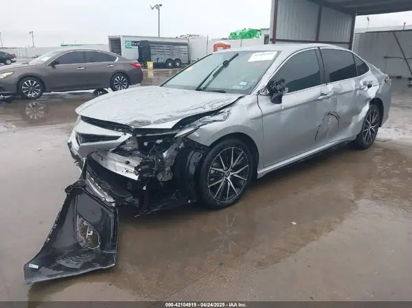 4T1G11AK8NU702340 2022 TOYOTA CAMRY - Image 2