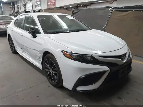 4T1G11AK8NU706498 2022 TOYOTA CAMRY - Image 1