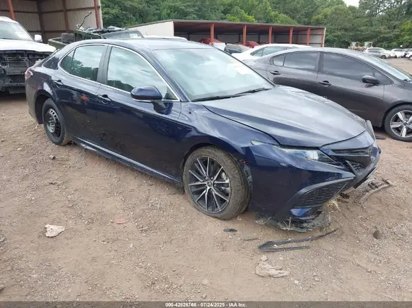 4T1G11AK8NU707070 2022 TOYOTA CAMRY - Image 1