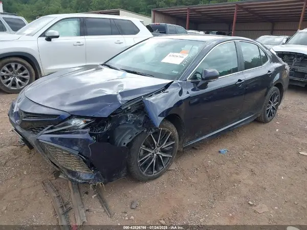 4T1G11AK8NU707070 2022 TOYOTA CAMRY - Image 2