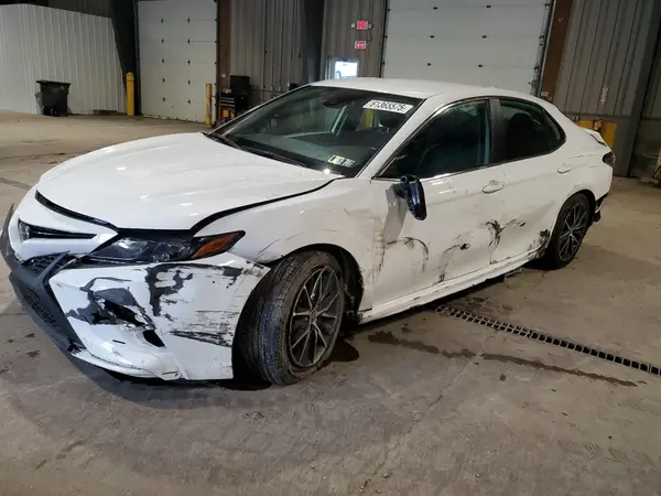 4T1G11AK8NU707165 2022 TOYOTA CAMRY - Image 1