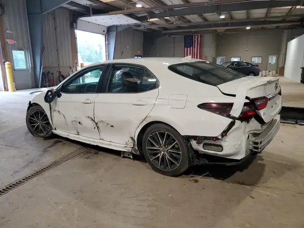 4T1G11AK8NU707165 2022 TOYOTA CAMRY - Image 2