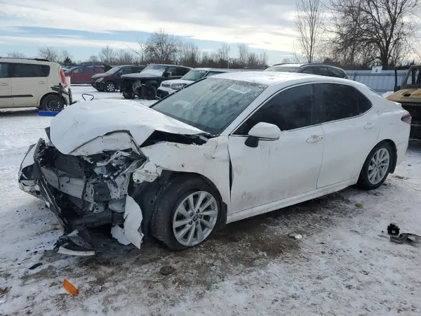 4T1G11AK8NU707828 2022 TOYOTA CAMRY - Image 1