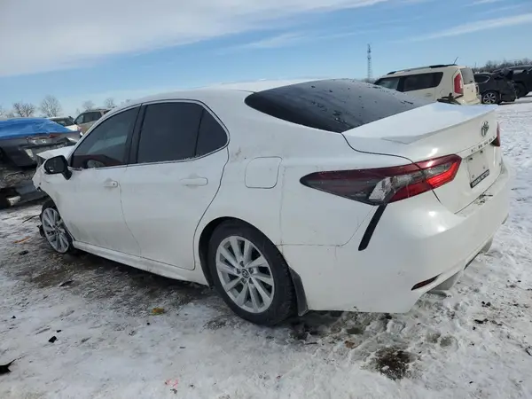 4T1G11AK8NU707828 2022 TOYOTA CAMRY - Image 2