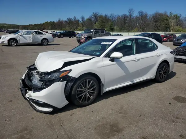 4T1G11AK8NU709417 2022 TOYOTA CAMRY - Image 1