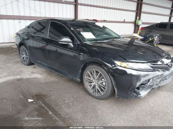 4T1G11AK8NU710650 2022 TOYOTA CAMRY - Image 1