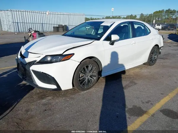 4T1G11AK8NU711460 2022 TOYOTA CAMRY - Image 2