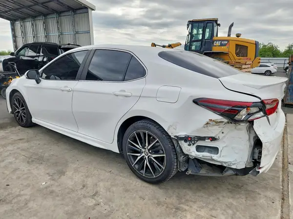 4T1G11AK8NU711619 2022 TOYOTA CAMRY - Image 2