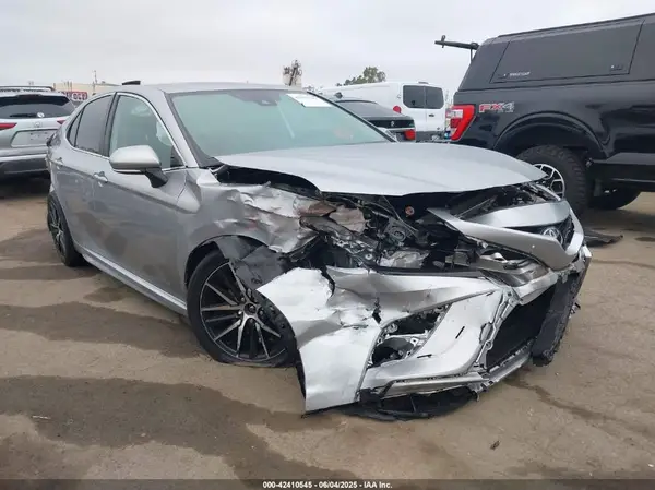 4T1G11AK8NU714469 2022 TOYOTA CAMRY - Image 1