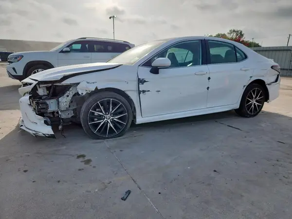 4T1G11AK8NU714553 2022 TOYOTA CAMRY - Image 1