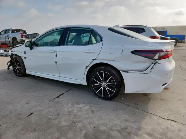 4T1G11AK8NU714553 2022 TOYOTA CAMRY - Image 2