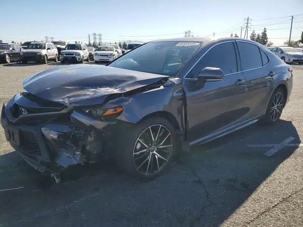 4T1G11AK8NU717212 2022 TOYOTA CAMRY - Image 1