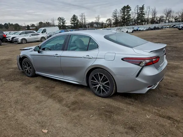 4T1G11AK8NU717324 2022 TOYOTA CAMRY - Image 2