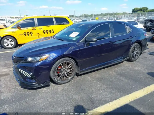 4T1G11AK8NU717954 2022 TOYOTA CAMRY - Image 2