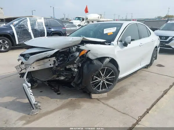 4T1G11AK8PU142094 2023 TOYOTA CAMRY - Image 2